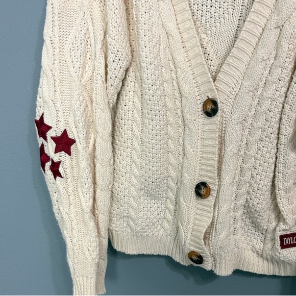 Taylor Swift Cream Cable Knit Cardigan with Red Star Detail - Picture 4 of 5